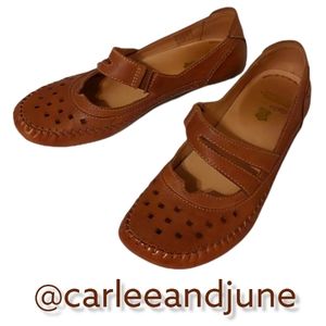 Pikolinos, leather, light brown slip on, size 6. Pre-owned, great condition.